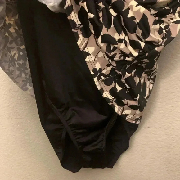 Miraclesuit One Piece Slimming Swimsuit - Picture 2 of 5